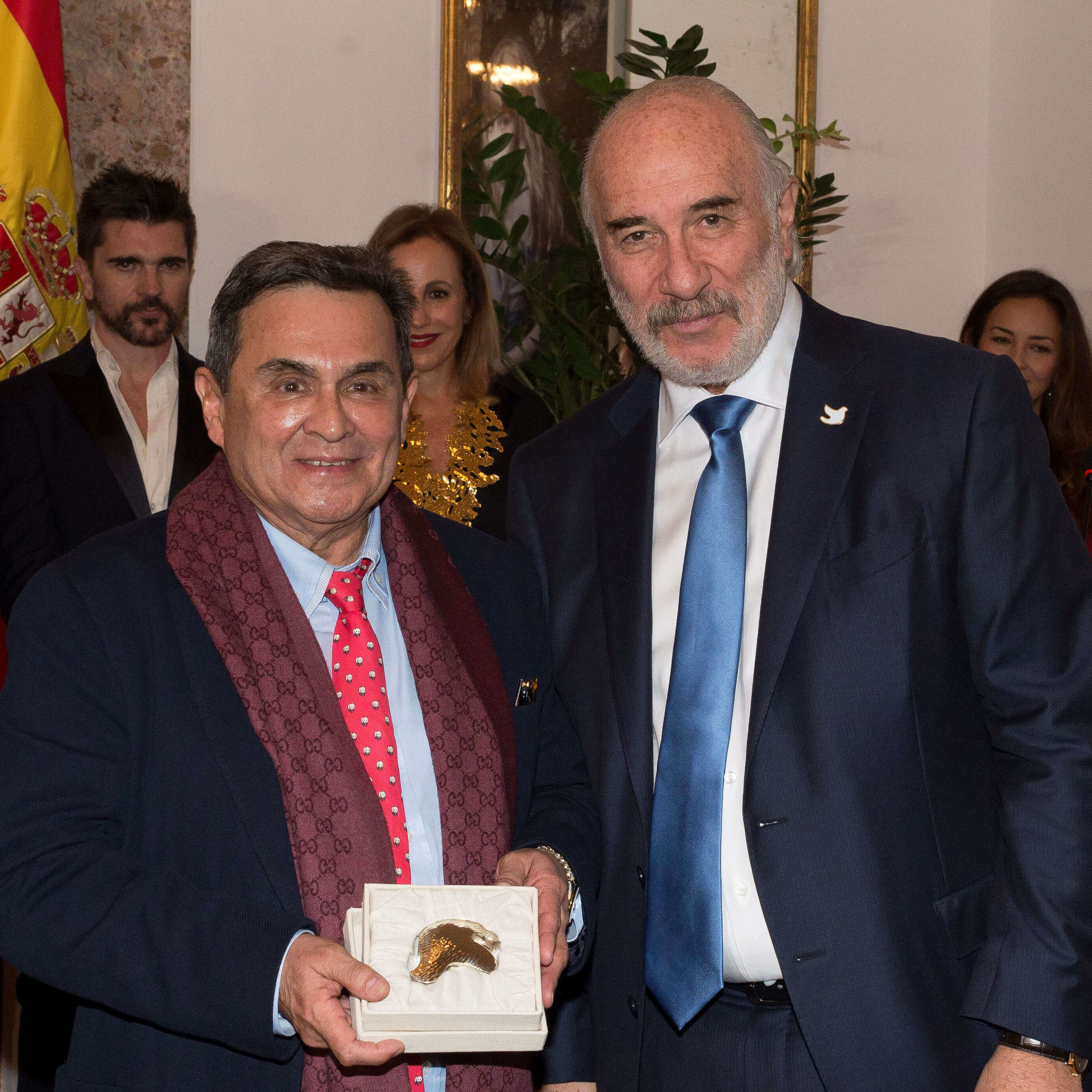 Dr Serrano reconocido por Embajada de Colombia en Madrid